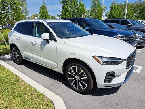 2022 Volvo XC60 Recharge Plug-In Hybrid T8 Inscription Expression