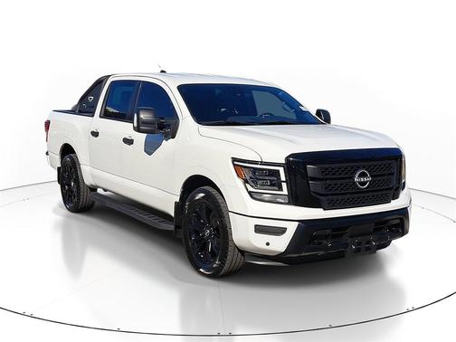 2023 Nissan Titan SV
