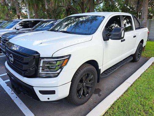 2023 Nissan Titan SV