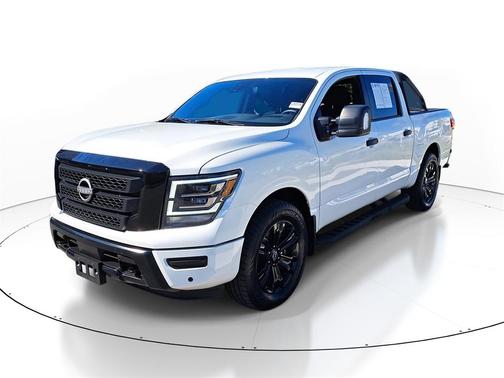 2023 Nissan Titan SV