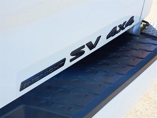 2023 Nissan Titan SV