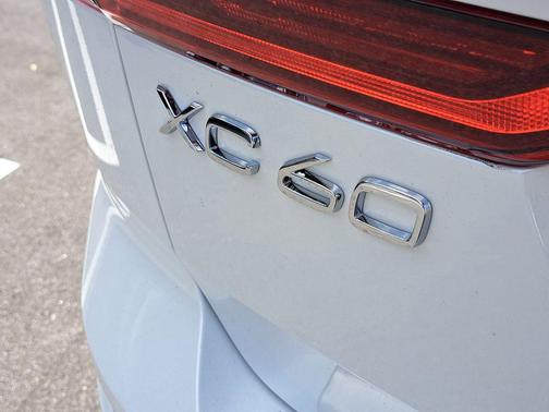 Crystal White Metallic 2026 Volvo XC60 B5 Plus