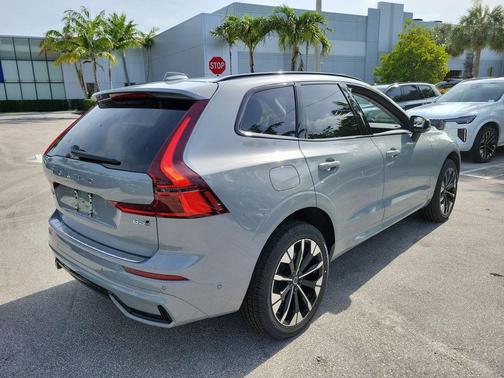 Vapour Grey Metallic 2026 Volvo XC60 B5 Plus