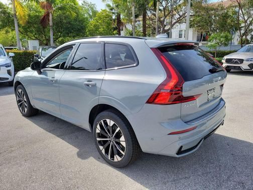 Vapour Grey Metallic 2026 Volvo XC60 B5 Plus
