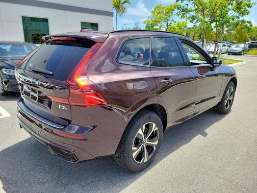 Mulberry Metallic 2026 Volvo XC60 B5 Core