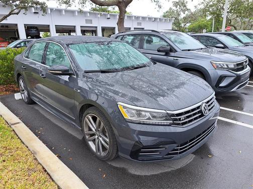 2017 Volkswagen Passat 1.8T R-Line w/Comfort