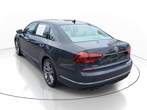2017 Volkswagen Passat 1.8T R-Line w/Comfort