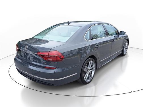 2017 Volkswagen Passat 1.8T R-Line w/Comfort