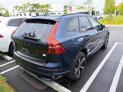 2024 Volvo XC60 Recharge Plug-In Hybrid T8 Ultimate Dark Theme