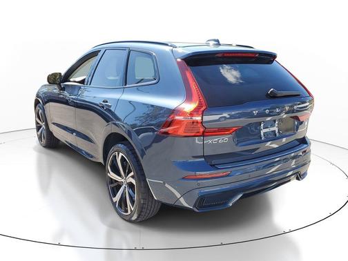 2024 Volvo XC60 Recharge Plug-In Hybrid T8 Ultimate Dark Theme