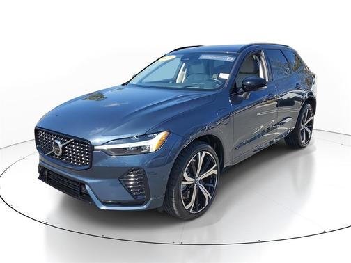 2024 Volvo XC60 Recharge Plug-In Hybrid T8 Ultimate Dark Theme