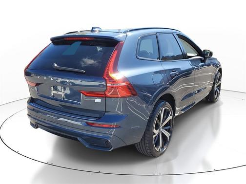 2024 Volvo XC60 Recharge Plug-In Hybrid T8 Ultimate Dark Theme