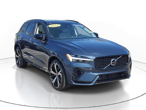 2024 Volvo XC60 Recharge Plug-In Hybrid T8 Ultimate Dark Theme