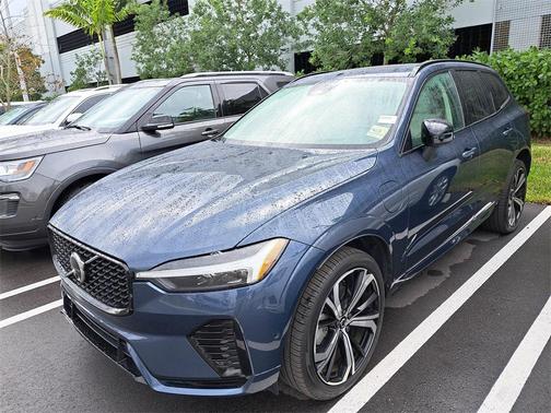 2024 Volvo XC60 Recharge Plug-In Hybrid T8 Ultimate Dark Theme