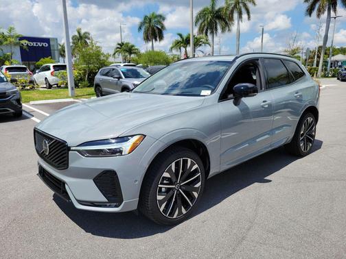 Vapour Grey Metallic 2026 Volvo XC60 B5 Ultra