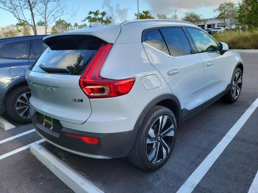 2024 Volvo XC40 B5 Plus Bright Theme