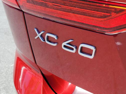 Fusion Red Metallic 2019 Volvo XC60 T5 Momentum