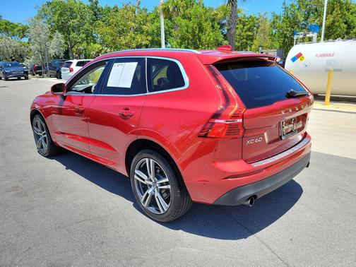Fusion Red Metallic 2019 Volvo XC60 T5 Momentum