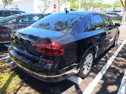 2019 Volkswagen Passat 2.0T Wolfsburg Edition