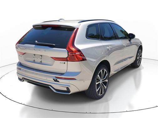 2023 Volvo XC60 B5 Plus Dark Theme