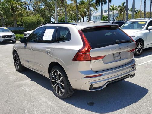 2023 Volvo XC60 B5 Plus Dark Theme