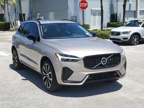 2023 Volvo XC60 B5 Plus Dark Theme