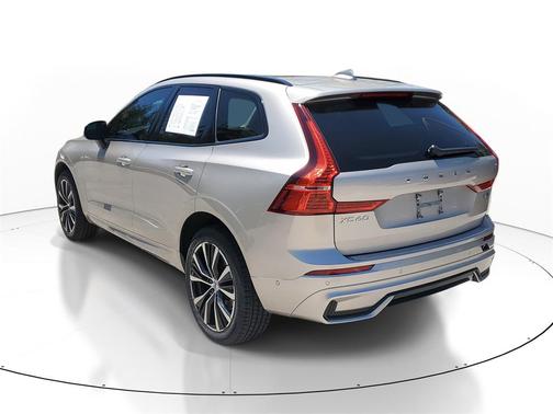 2023 Volvo XC60 B5 Plus Dark Theme