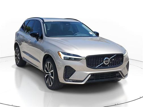 2023 Volvo XC60 B5 Plus Dark Theme
