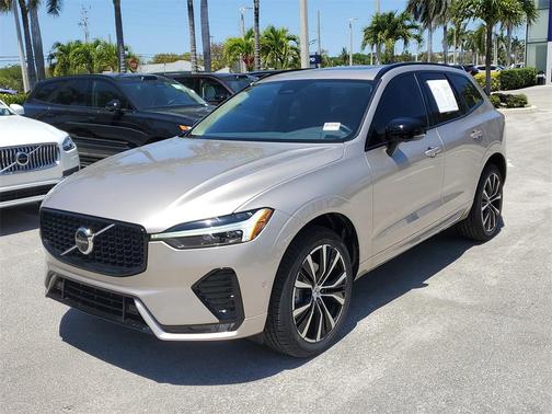 2023 Volvo XC60 B5 Plus Dark Theme