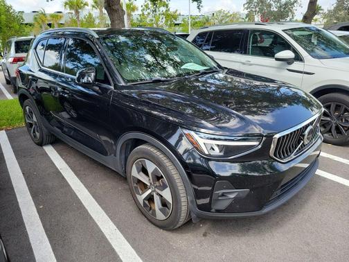 Onyx Black Metallic 2023 Volvo XC40 B5 Plus Bright Theme
