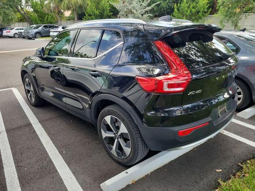 Onyx Black Metallic 2023 Volvo XC40 B5 Plus Bright Theme