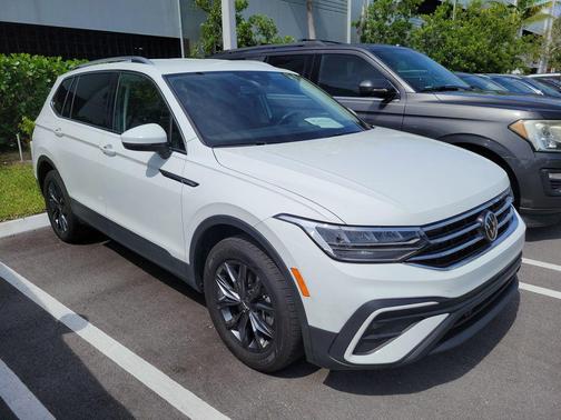 White 2022 Volkswagen Tiguan 2.0T SE