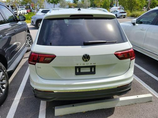 White 2022 Volkswagen Tiguan 2.0T SE