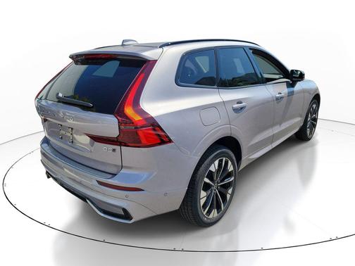 Aurora Silver 2026 Volvo XC60 B5 Plus