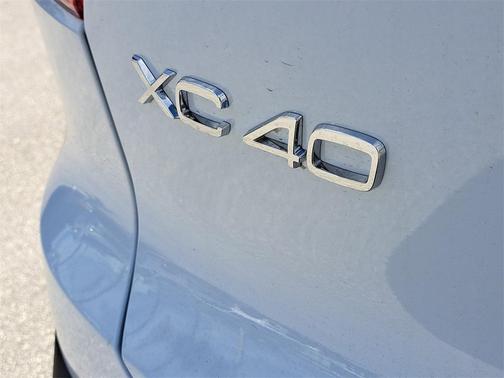 2026 Volvo XC40 Plus, B5 AWD Gas (mild hybrid), Dark