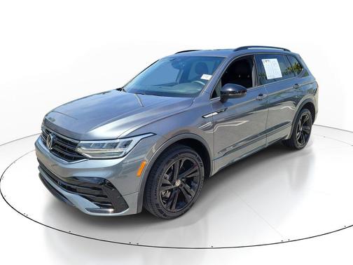 Platinum Gray Metallic 2023 Volkswagen Tiguan 2.0T SE R-Line Black