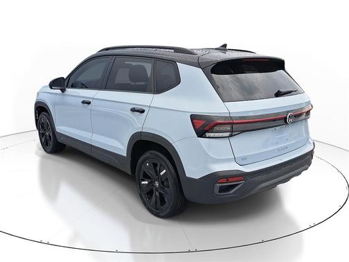 2025 Volkswagen Taos 1.5T SE Black