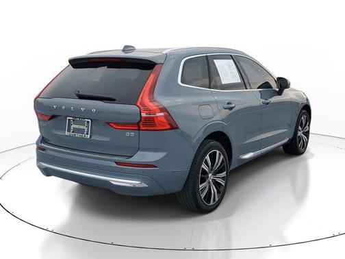 2023 Volvo XC60 B5 Ultimate Bright Theme