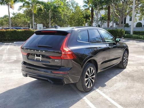 2025 Volvo XC60 B5 Core