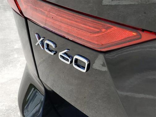 2025 Volvo XC60 B5 Core