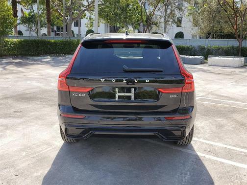2025 Volvo XC60 B5 Core