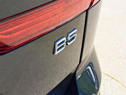 2022 Volvo XC60 B5 Inscription