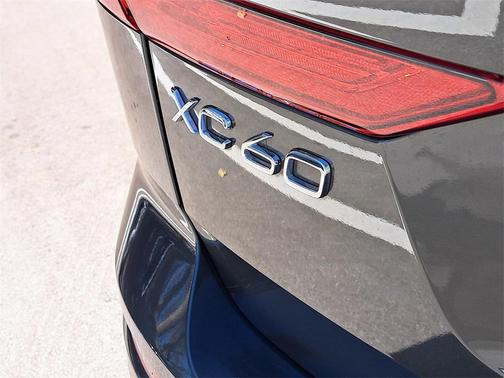 2022 Volvo XC60 B5 Inscription