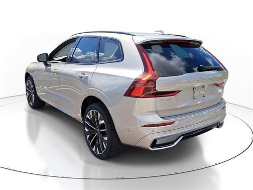 2026 Volvo XC60 B5 Ultra