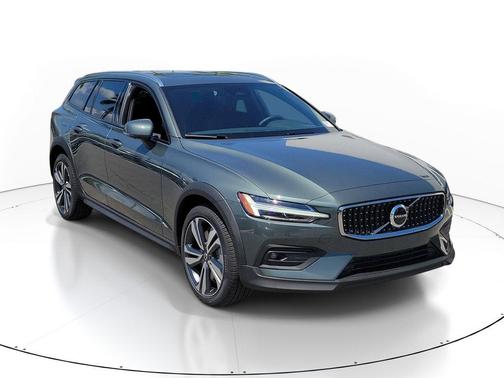 Forest Lake 2026 Volvo V60 Cross Country Plus, B5 AWD Gas (mild hybrid)