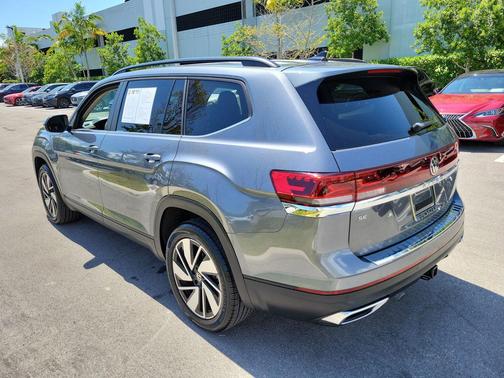 Platinum Gray Metallic 2024 Volkswagen Atlas 2.0T SE w/Technology