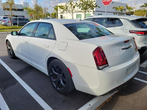 2021 Chrysler 300 Touring