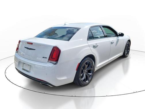 2021 Chrysler 300 Touring
