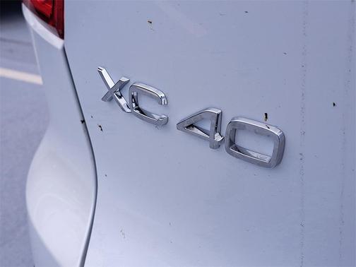 2026 Volvo XC40 B5 Plus