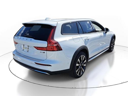 2026 Volvo V60 Cross Country Ultra, B5 AWD Gas (mild hybrid)